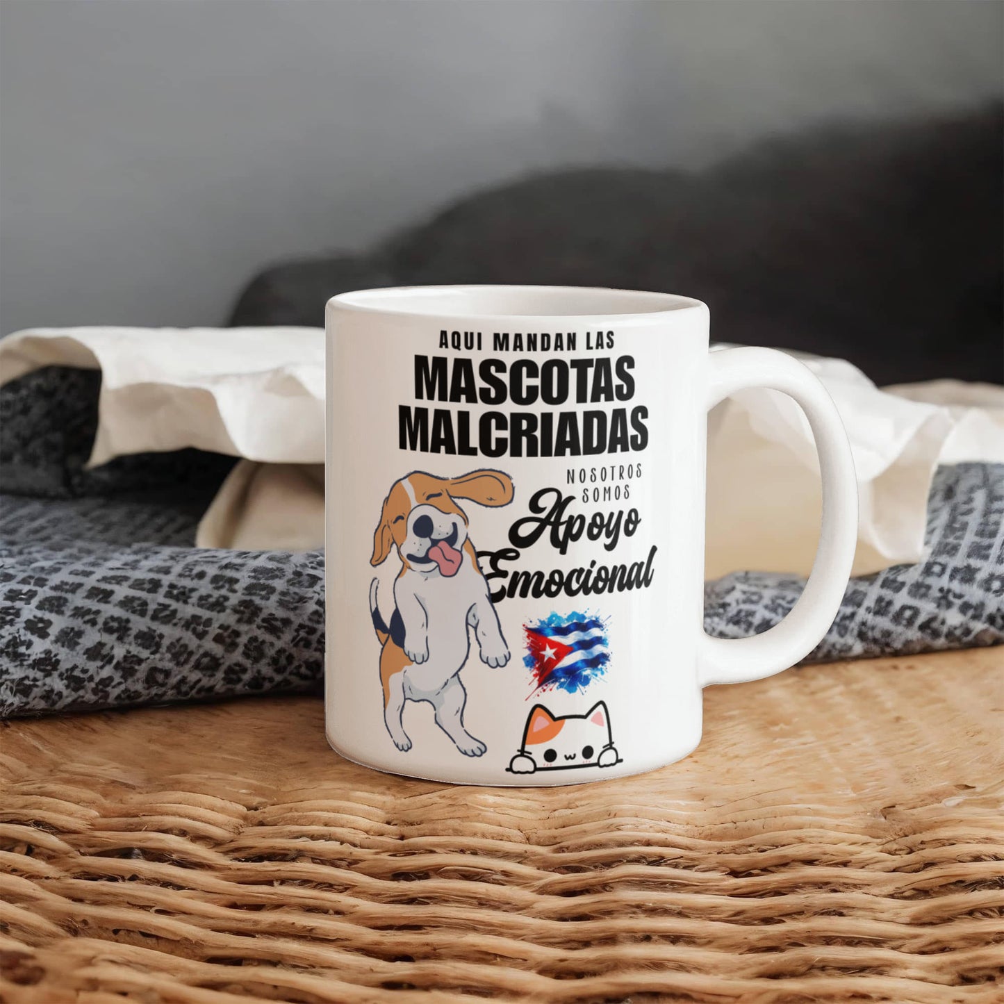 Taza de Cerámica Personalizada – Aquí Mandan las Mascotas Malcriadas