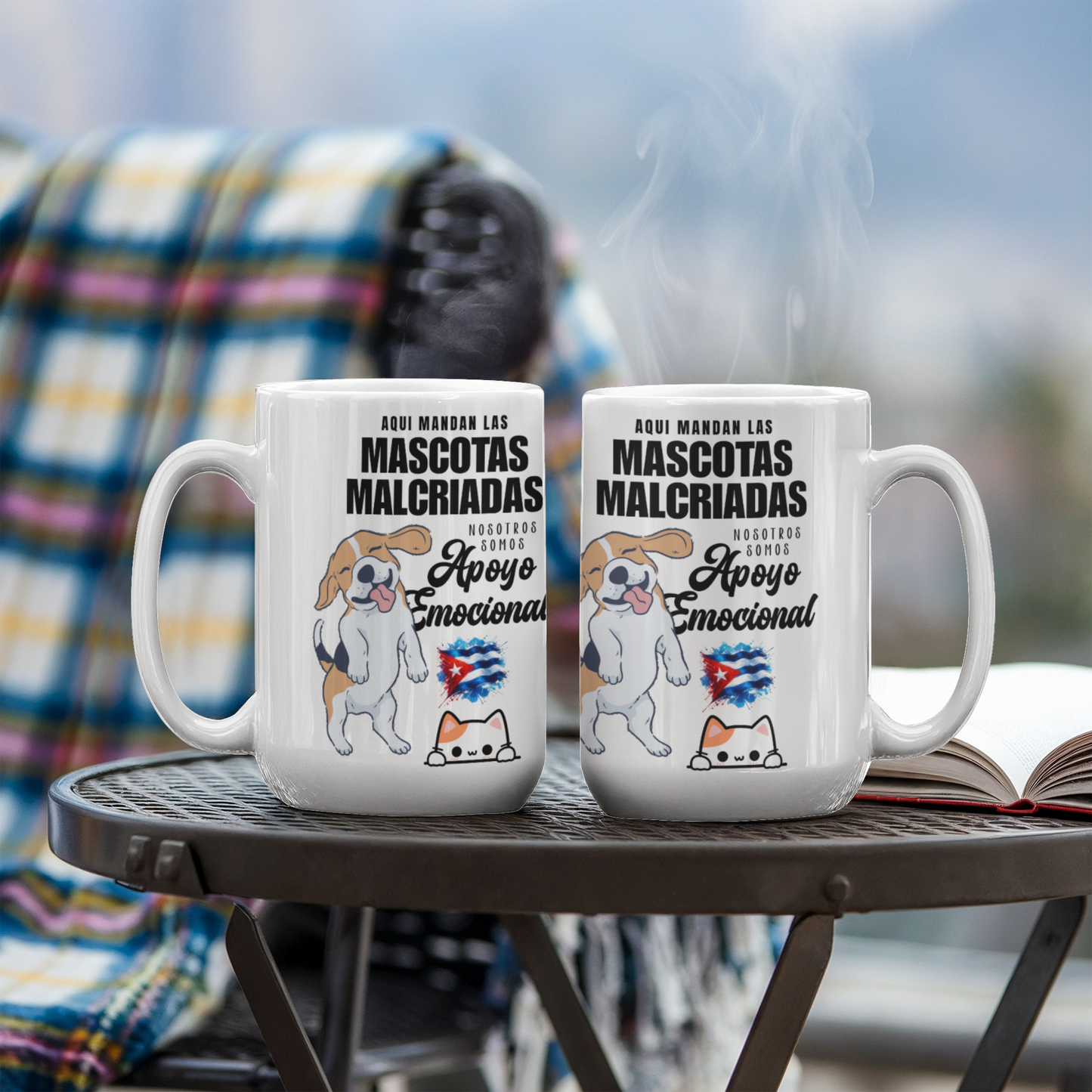 Taza de Cerámica Personalizada – Aquí Mandan las Mascotas Malcriadas